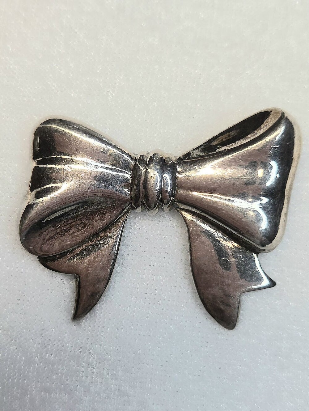 Vintage Elegant Silver-Tone Bow Brooch / Pin